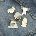 Забавная эмалированная брошь для занятий фитнесом, мышцами, кулаком, тяжелой атлетикой, золотые булавки с буквами из сплава, мультяшный значок, аксессуары, женское ювелирное изделие, подарок