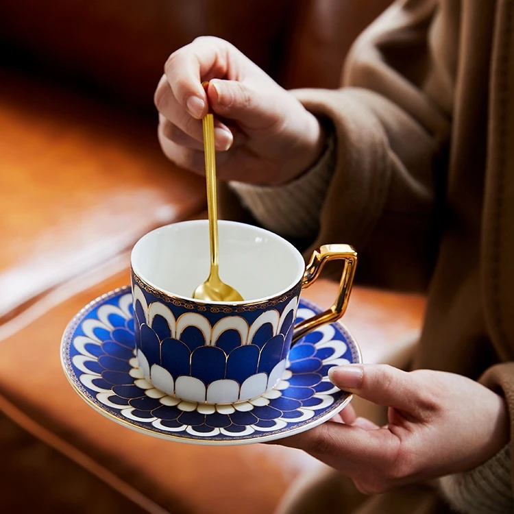 

Luxury Coffee Cup Couple Creative Portable Espresso Ceramic Cup Coffee Porcelain Travel Tazas De Cafe Kitchen Utensil BJ50BD