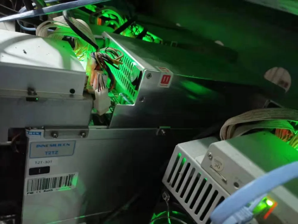 Б/у Innosilicon T2T 30TH/s SHA256 Биткойн BTC BCH Майнер лучше чем WhatsMiner M3 M21S M20S Antminer S9 S17 T9+ T17 S17+ T17