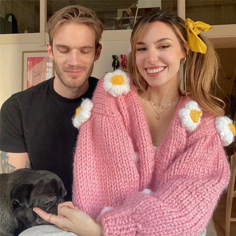 

Зимняя одежда, женский розовый свитер, кардиган оверсайз, вязаный с цветочной вышивкой, кавайный укороченный Топ с длинным рукавом и V-образ...