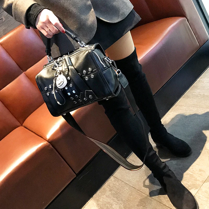 melhor Moda Rebite Travesseiro Bolsa All-match Feminina Bolsas Casuais De Couro Macio De Banda Larga Ombro Saco Do Mensageiro Multi-purpose Mochila