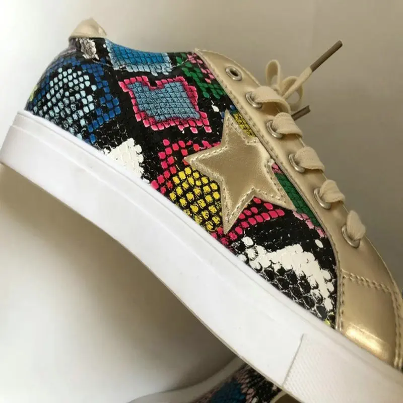 Женские кроссовки из искусственной кожи со змеиным принтом на шнуровке|Обувь без