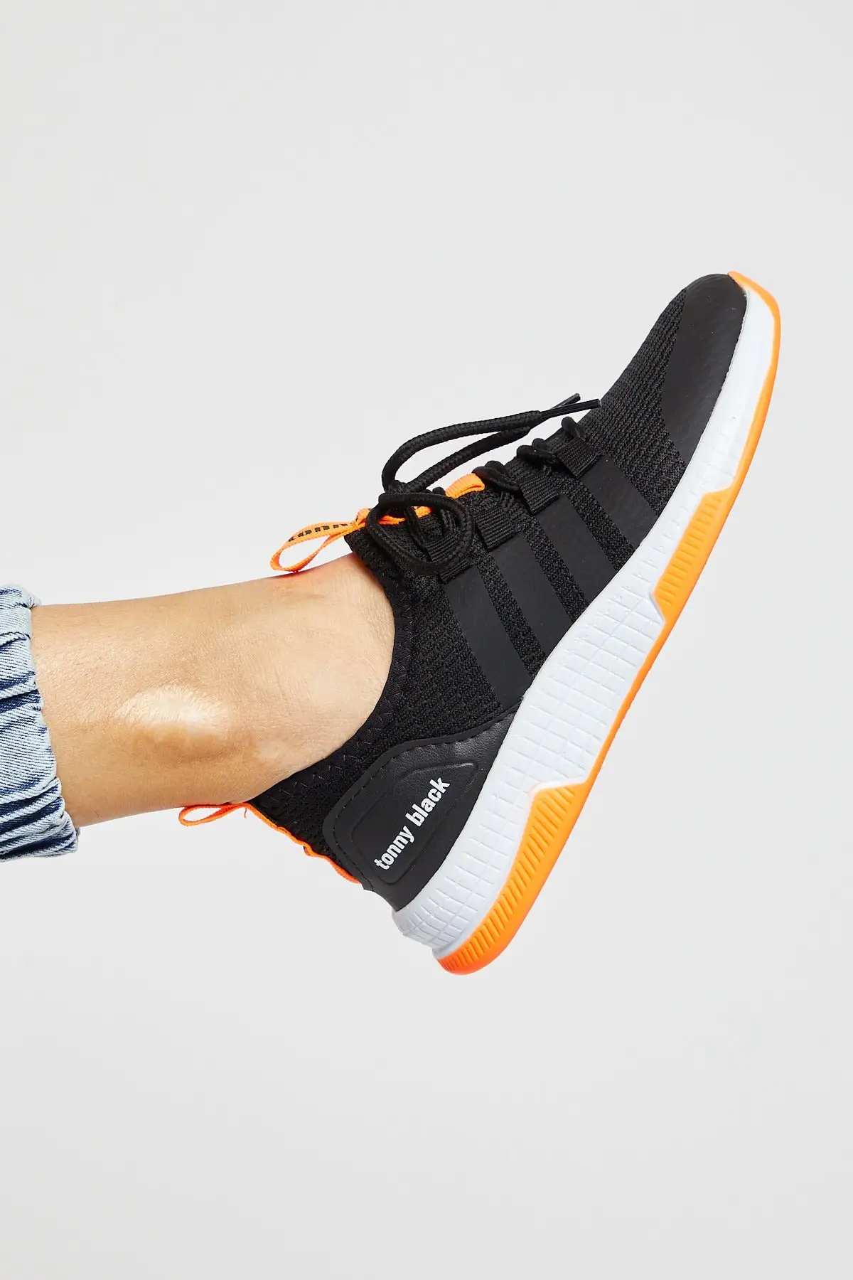 Спортивная обувь TONNY черная оранжевая спортивная беговые кроссовки повседневная