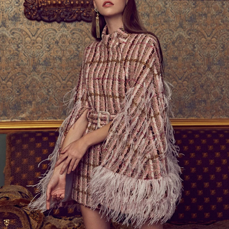 Женское длинное пальто в клетку стиле High Street с перьями кисточками и стразами на