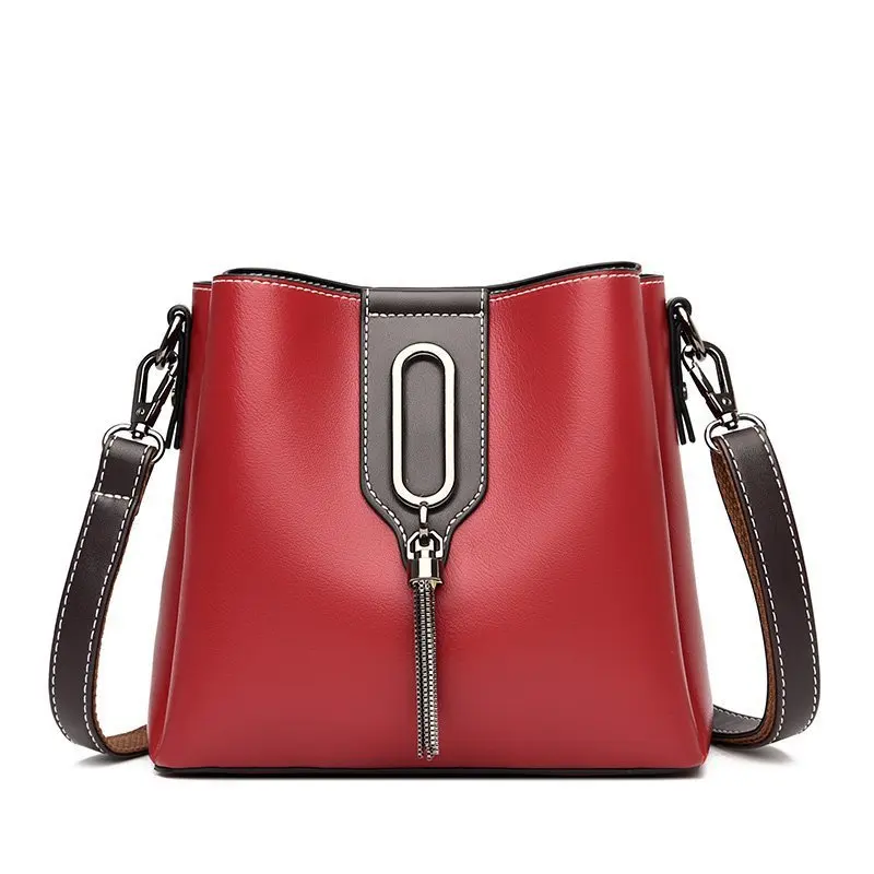 

2021 new oil chain bucket bag foreign air iron chain tassel single shoulder bag texture women's bag