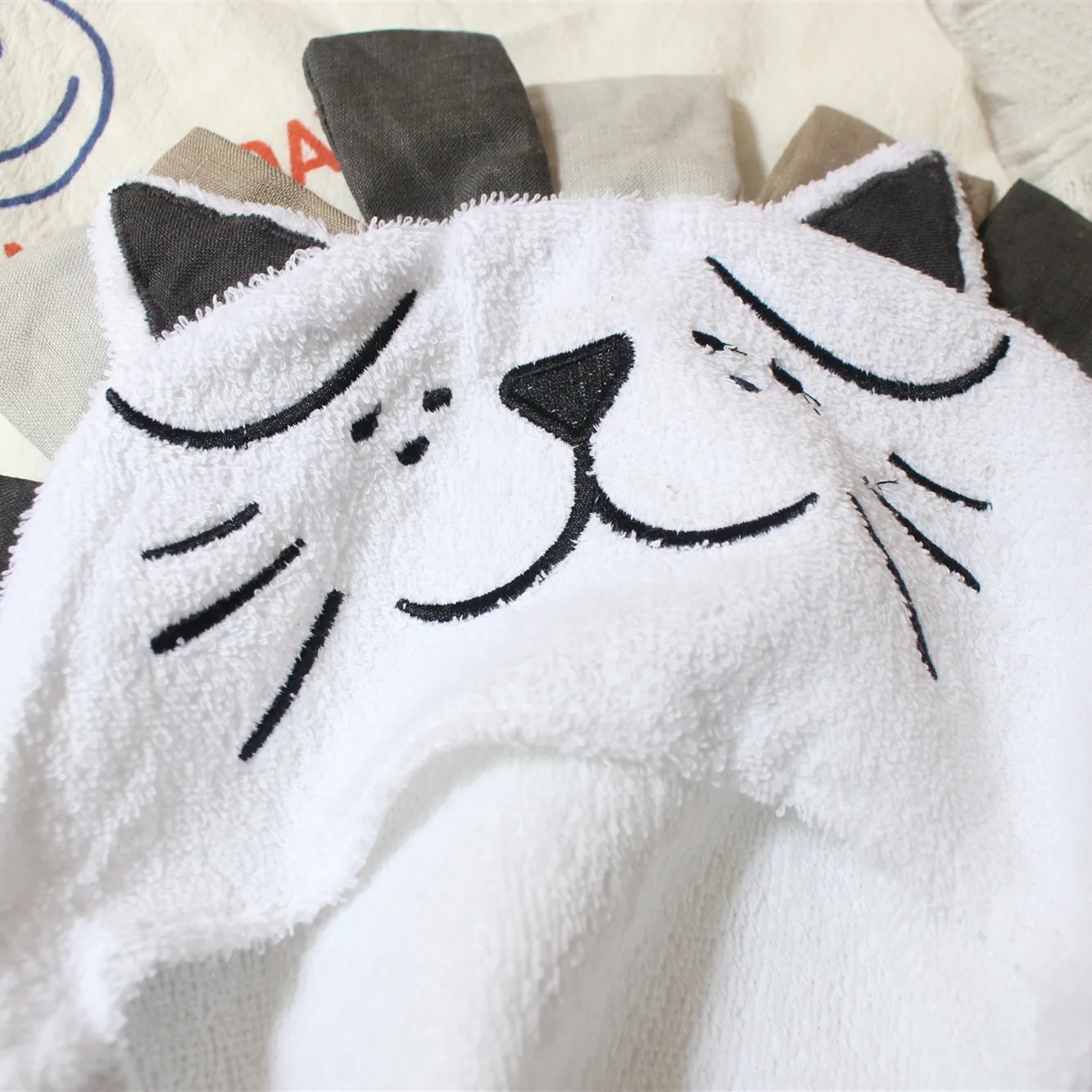 Детское банное полотенце для купания с капюшоном и водопоглощением мультяшного