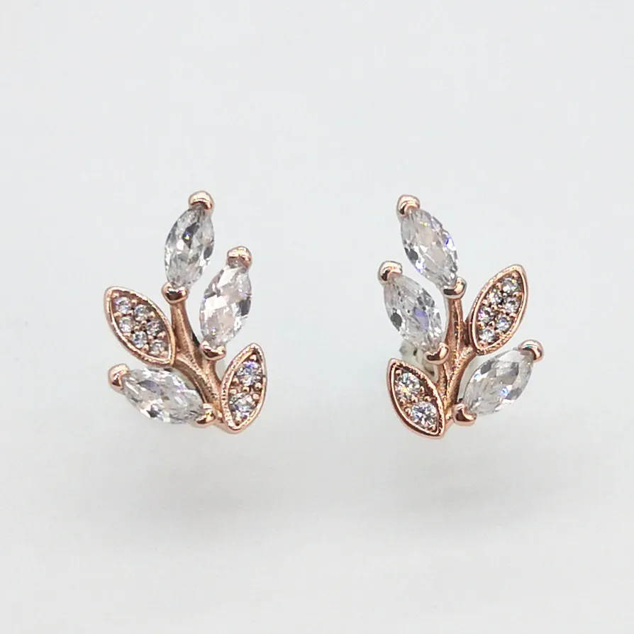 

Женские серьги из серебра 925 пробы с фианитами