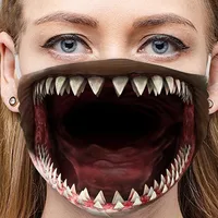 Маска в форме челюстей акул