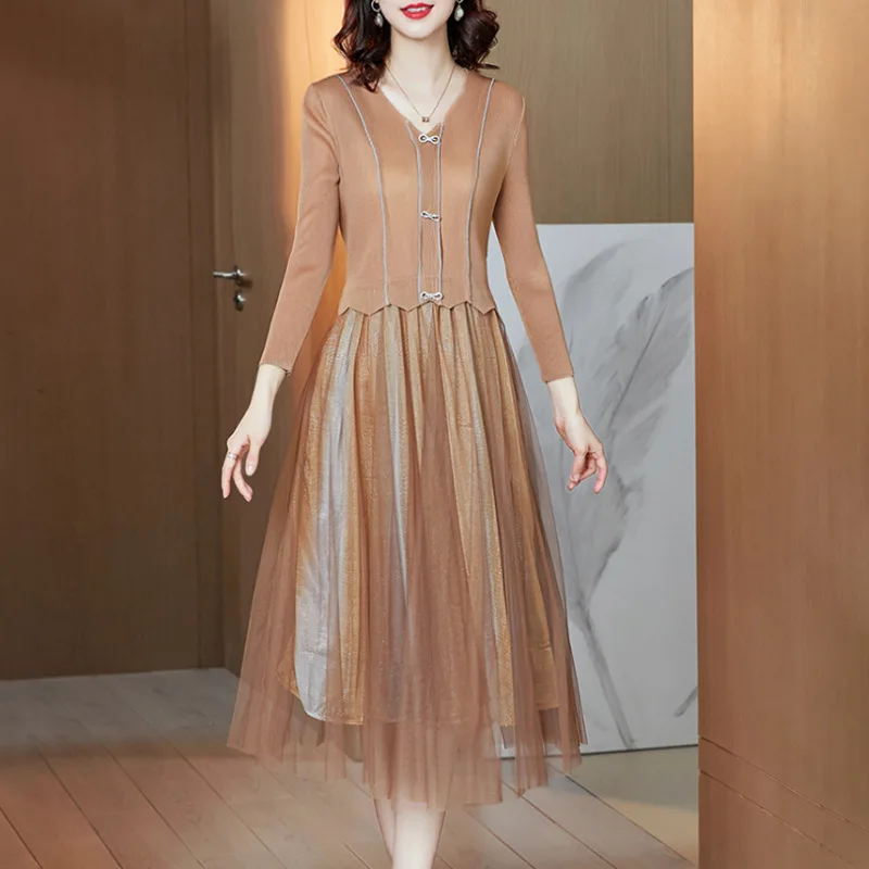 

Plus Size Dress 2021 Women Spring V Neck Stretch Miyake Pleated Fashion Mesh Patchwork Loose A Line Dresses For Women 45-75KG