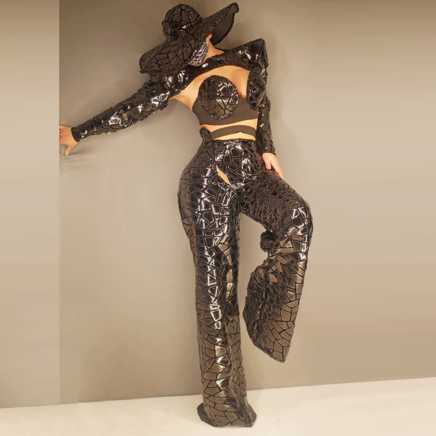

Women Dancer Singer Show Wear Bar Party Evening Jumpsuit Reflective Costumes Set Black Sequins Bra Pant Shawl Cap Outfit Set