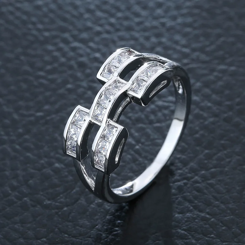 Женское кольцо с блестящим квадратным цирконием Золотое модное предложение для