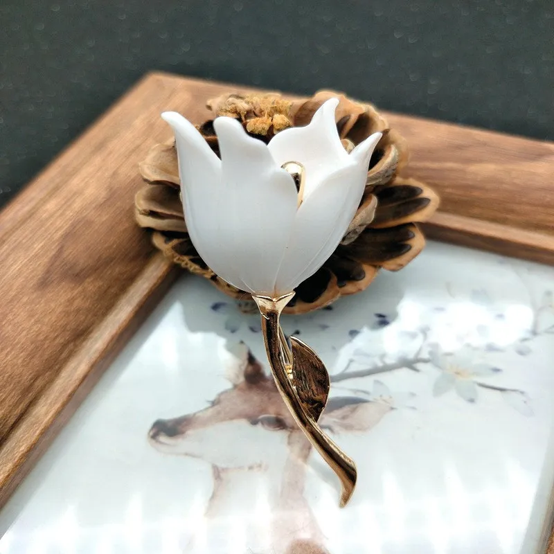 Красивые эмалевые броши в форме цветка для женщин позолоченные и серебряные