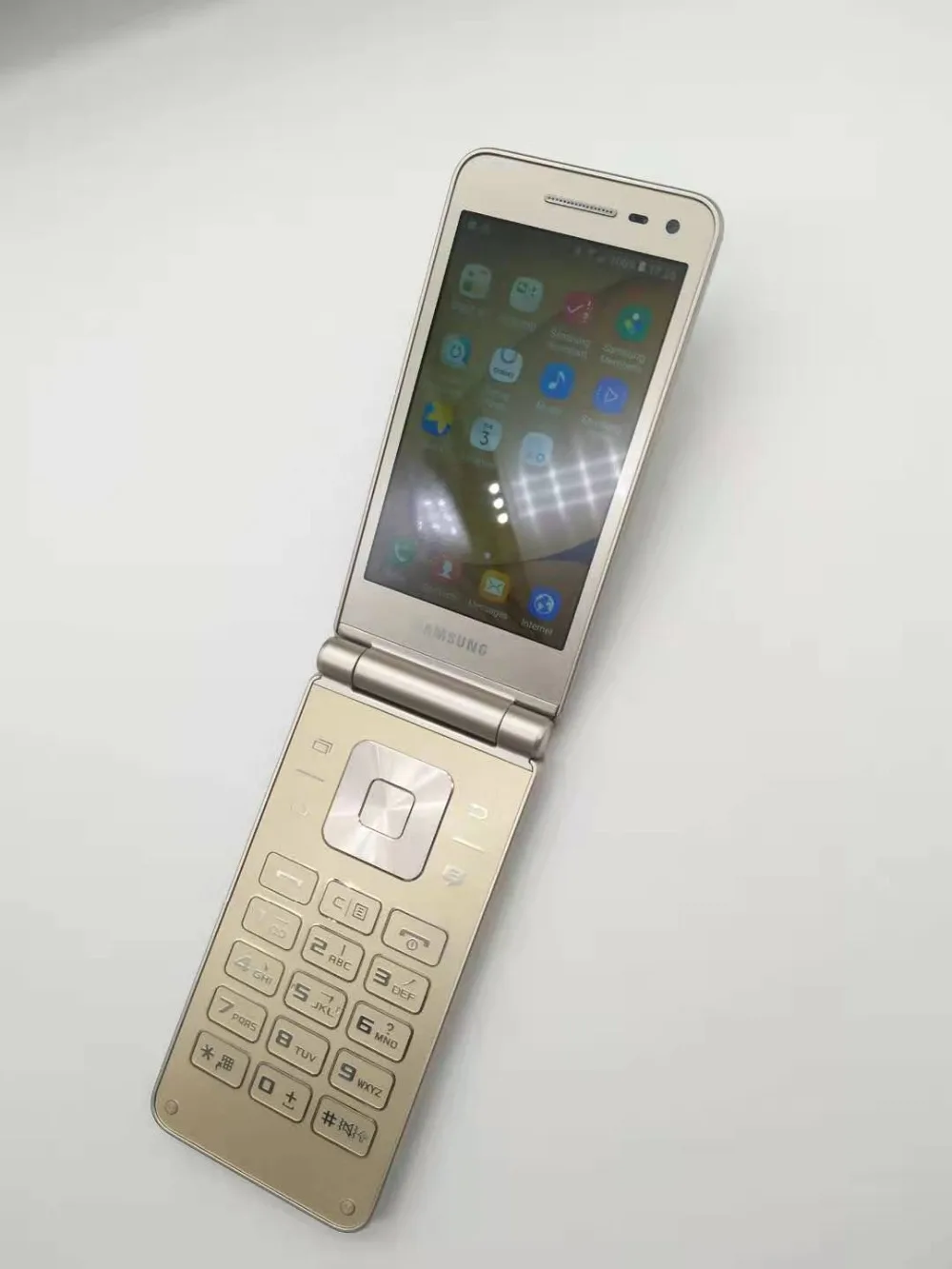 samsung Galaxy папка G1600, две sim-карты, четырехъядерный процессор, 2 Гб ОЗУ, 16 Гб ПЗУ, 8,0 МП, 3,8 дюйма, Android 6,0, смартфон с откидной крышкой, отремонтированный