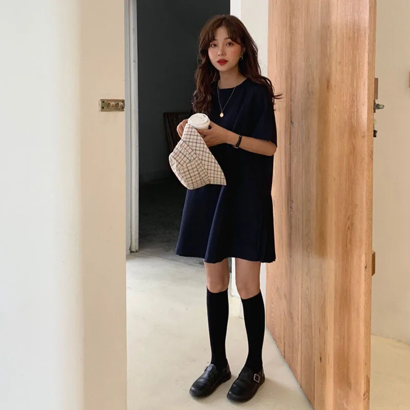 LANMREM темно-синее платье с круглым вырезом коротким рукавом сшитое плиссированное