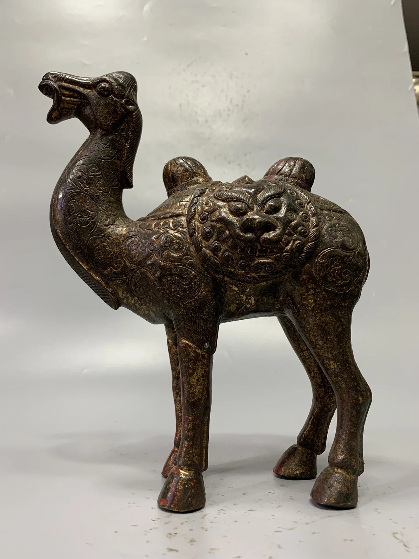 

Exquisite antique red copper relief pattern Camel home decoration