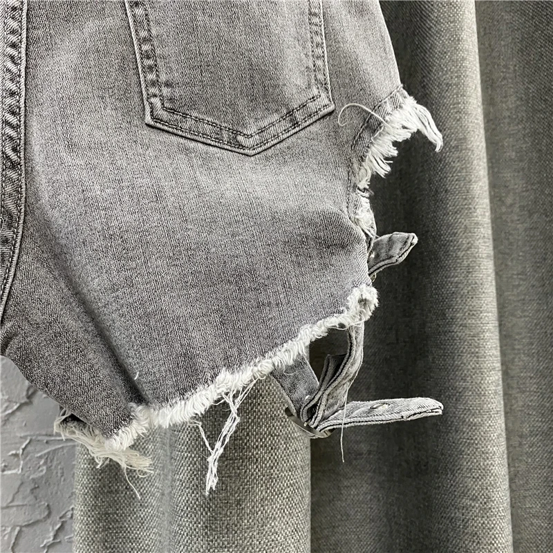 

2021 INS Cool Girls Grey Jean Shorts Women Summer Wide Leg Hot Pants Hollow Out Patched Buckles Thigh A Line Denim Shorts Women