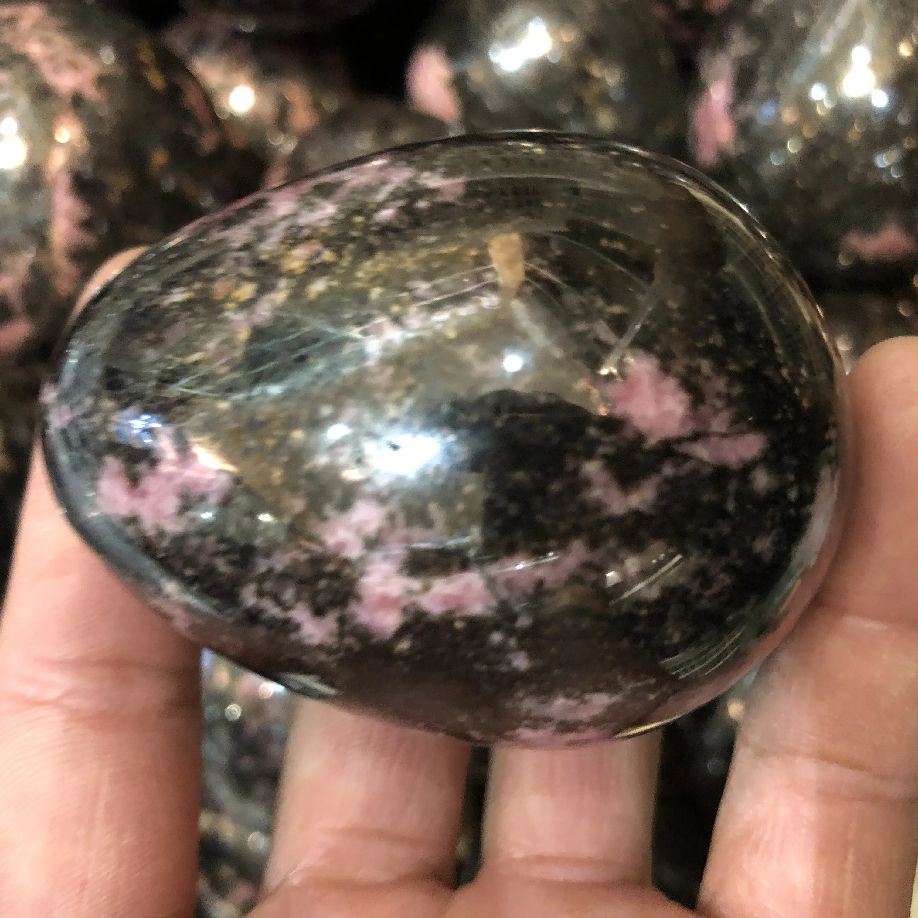 1 шт. натуральные полированные розовые цветы с кристаллами Turmalina декорированные