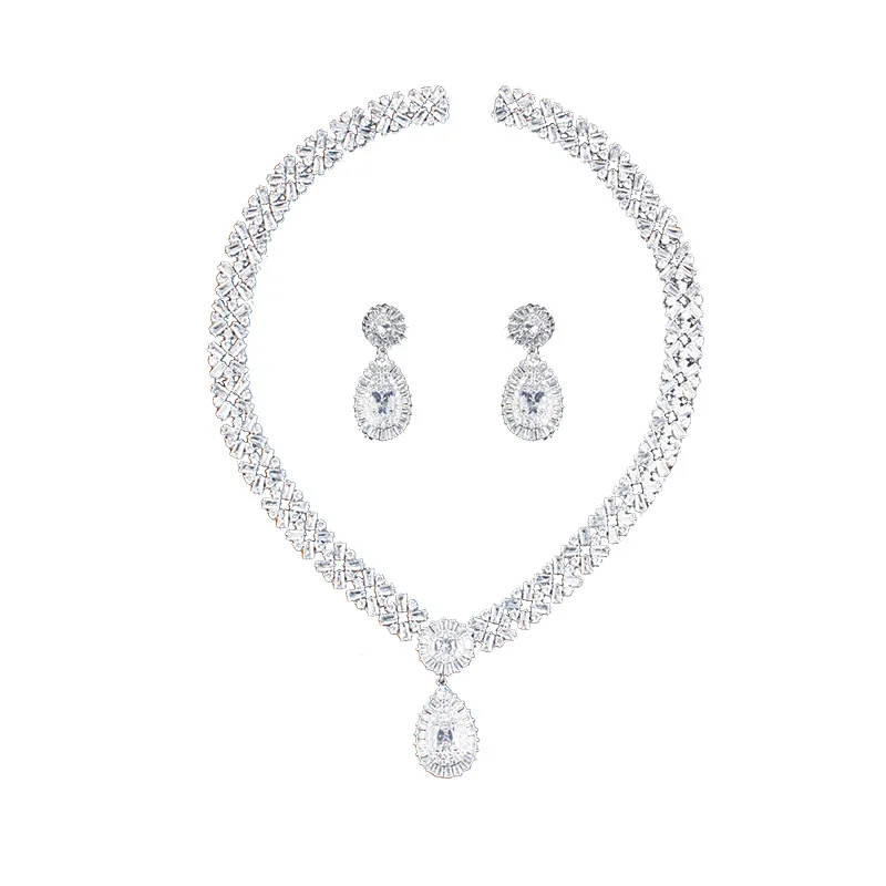 

Новый элегантный свадебный комплект ювелирных изделий из белого циркона в форме капли воды Роскошные серьги с бриллиантами и ожерелье набо...
