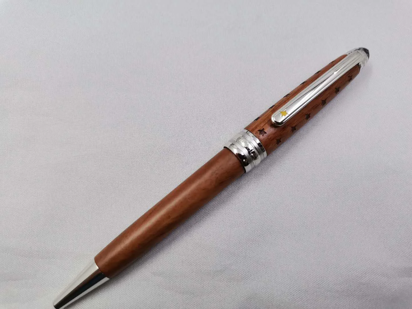 

Luxury Mb fountain pen ballpoint pen Little Fox Redwood gel pens korean stationery