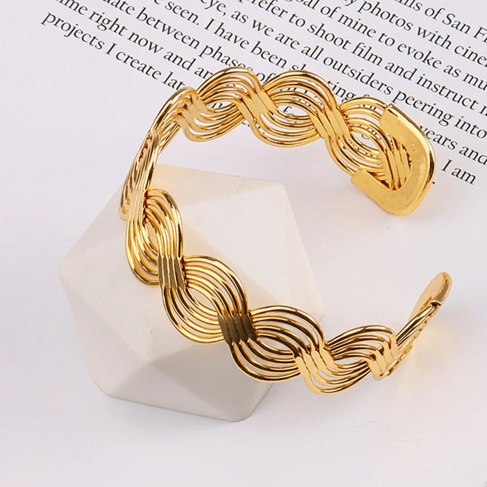 

Luxury Gold Color Bracelets for Women Fashion Jewelry Cuff Bangle Dubai Weddings Christmas Gifts Twist Design Hand Accessories