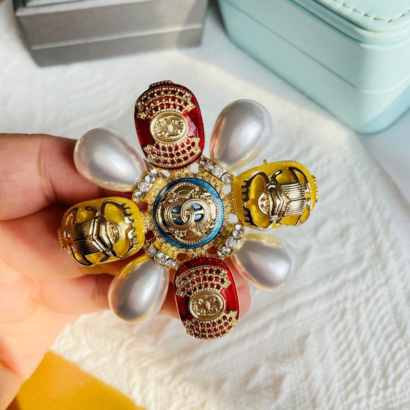 Эмалированная брошь в виде креста со стразами из сплава жемчужины Стразы высокие