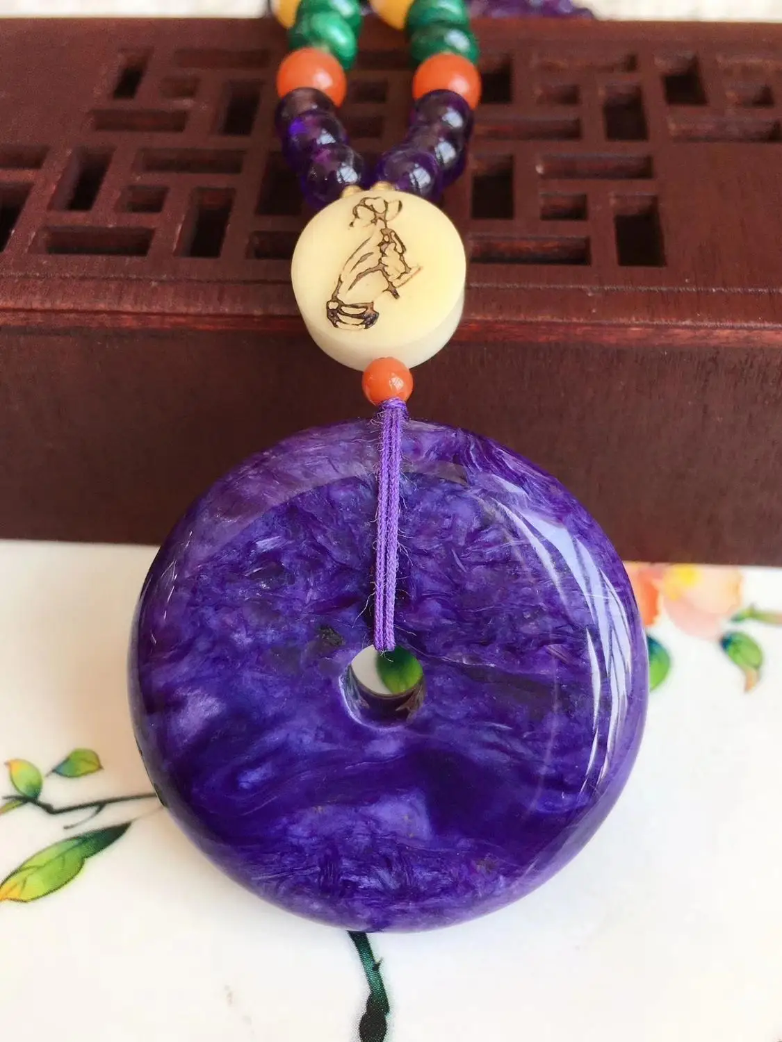 

Natural Purple Charoite Round Pendant 35x8mm Crystal Stone Round Beads Woman Peace Buckle Necklace Jewelry AAAAAA