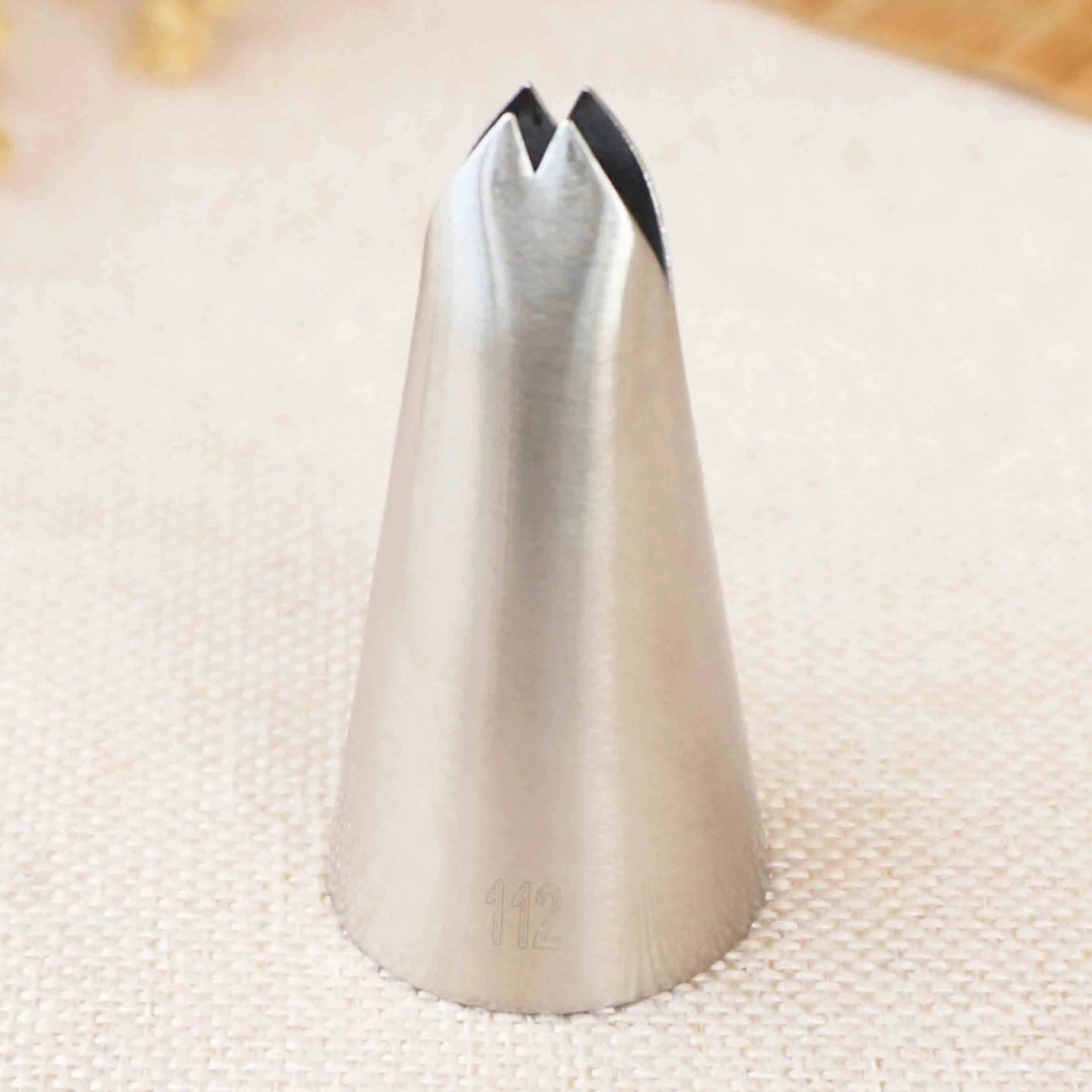 

#112 Leaf Piping Nozzle Icing Tip Pastry Tips Cup Cake Decorating Baking Tools Bakeware Create Leaves Large Size