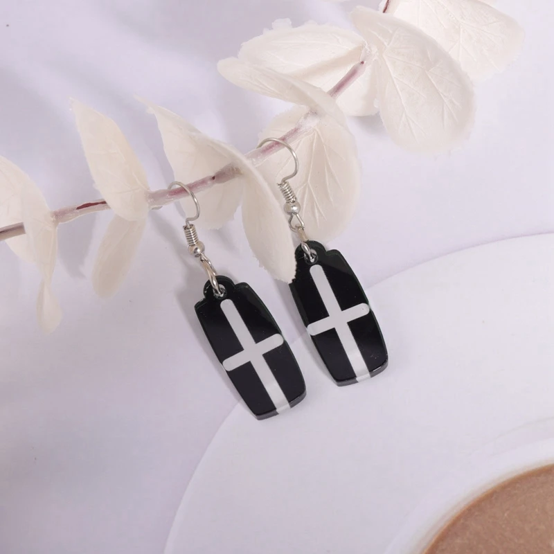

Tokyo Revengers Izana Kurokawa Earrings Acrylic Anime Cosplay Props Drop Earrings for Women Fashion Jewelry Accessories
