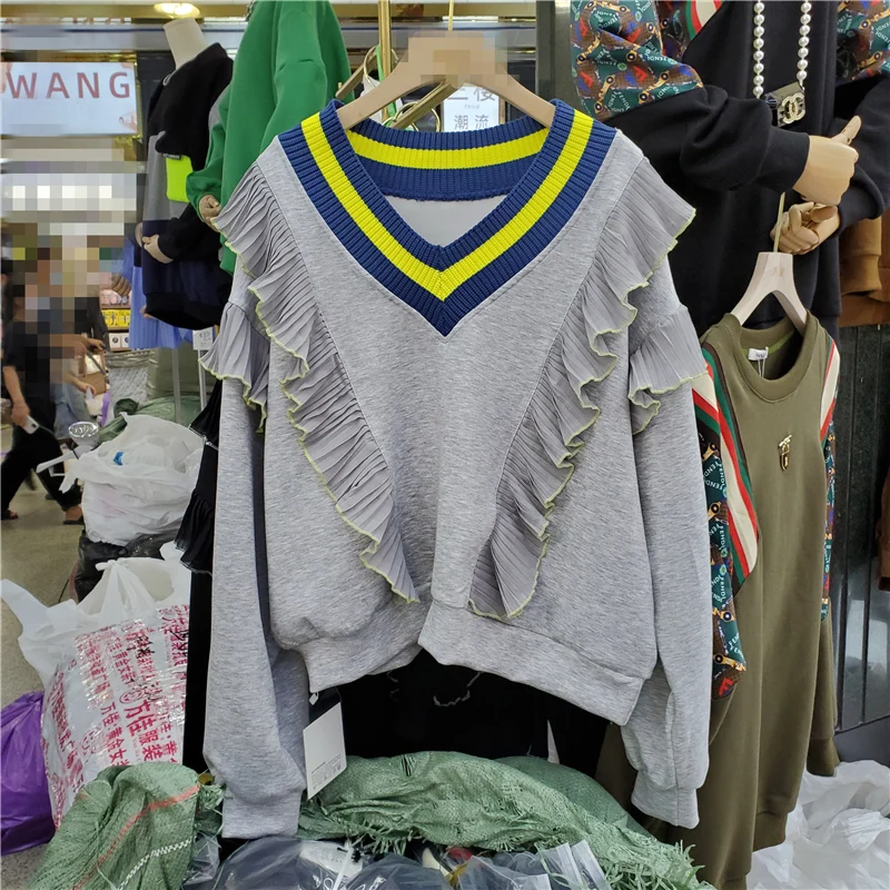 

Hoodies & Sweatshirts