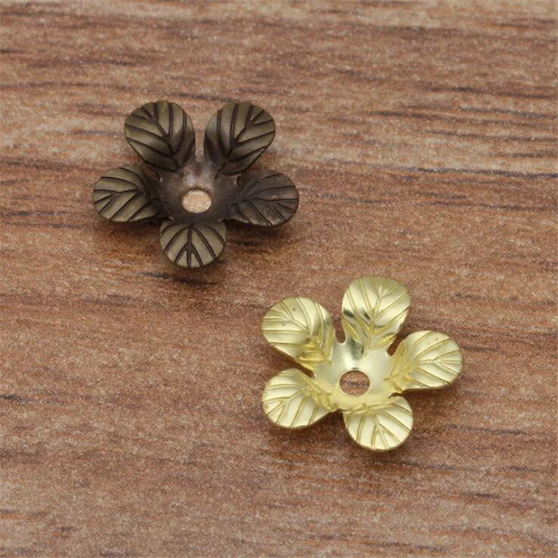 

SIXTY TOWFISH 30 Pieces DIY Jewelry Accessories Size 11mm Copper Materials Flower Slice Charms