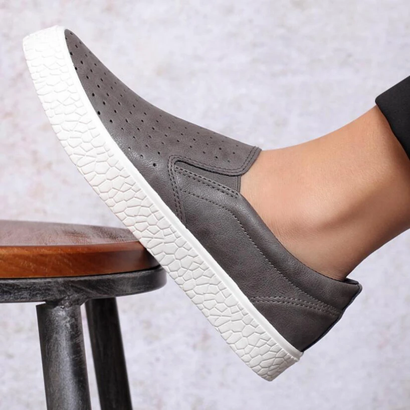 

Summer Pu Surface Men's Vulcanized Loafer Shoes Breathable Hollow Hole Anti-skid Shoes Brand New Slip on Simple Designer Flats