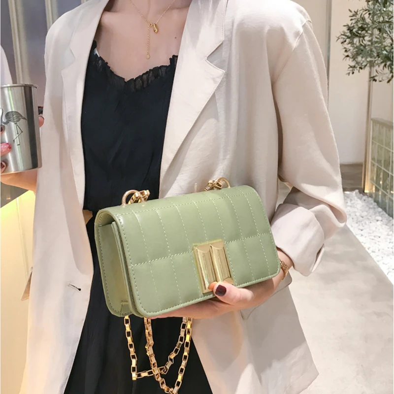 Женская сумка-мессенджер из искусственной кожи с цепочкой зеленого цвета | Багаж