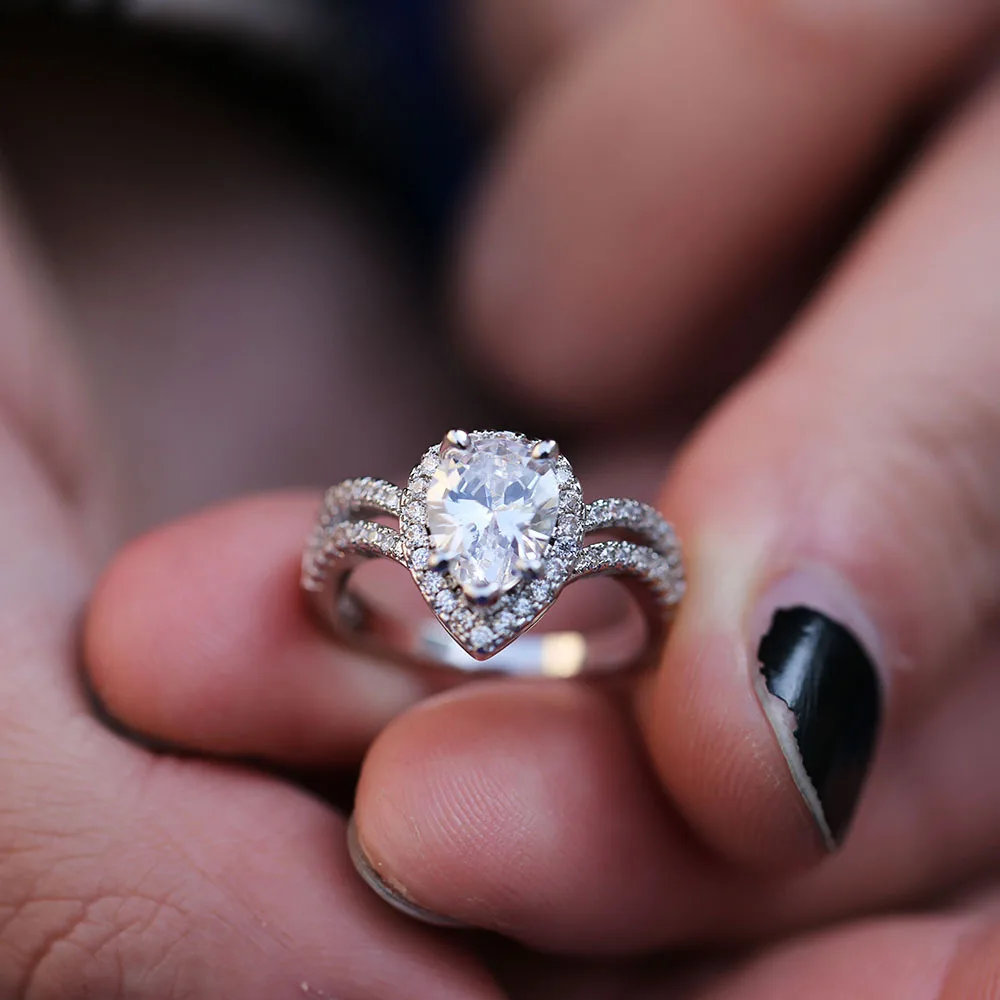 Hot Sale High-end and delicate drop-shaped ladies ring Creative with diamonds micro-set zircon | Украшения и аксессуары