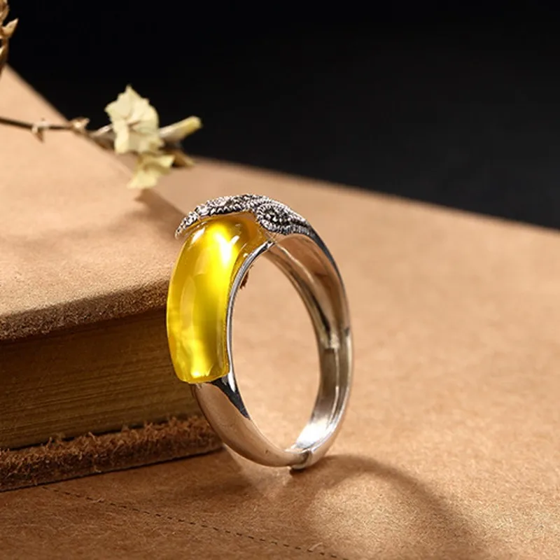 Женское кольцо из чистого серебра 100% пробы с инкрустированным гранатом камнем