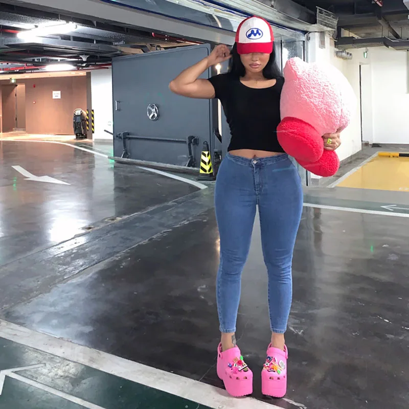 Однотонная облегающая футболка из высококачественной хлопковой пряжи с широким