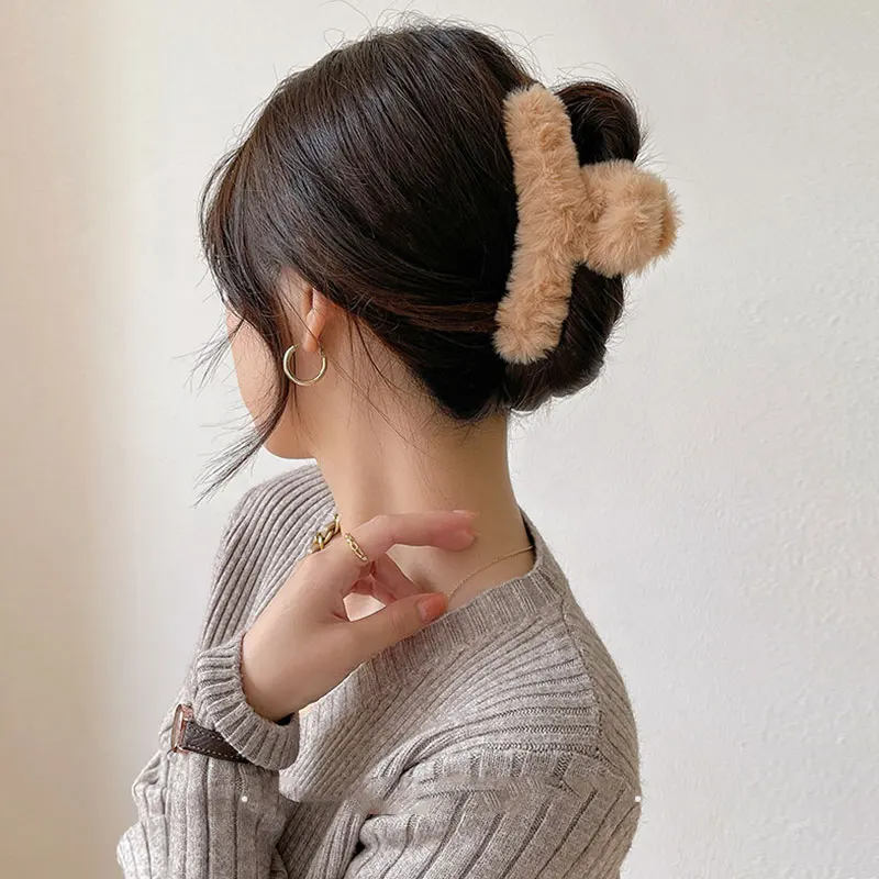 

Autumn Winter Korean Plush Hair Clip Faux Fur Hair Claws Crab Clamps Solid Color Hairpin Barrette Fashion Women Hair Accessories