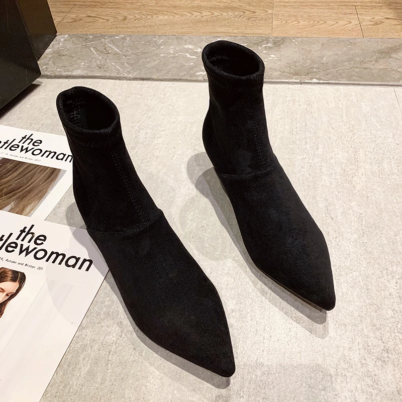 

Женские ботинки без шнуровки, однотонные Черные ботильоны на резиновой подошве, с острым носком, на тонком низком каблуке, женская обувь, Но...