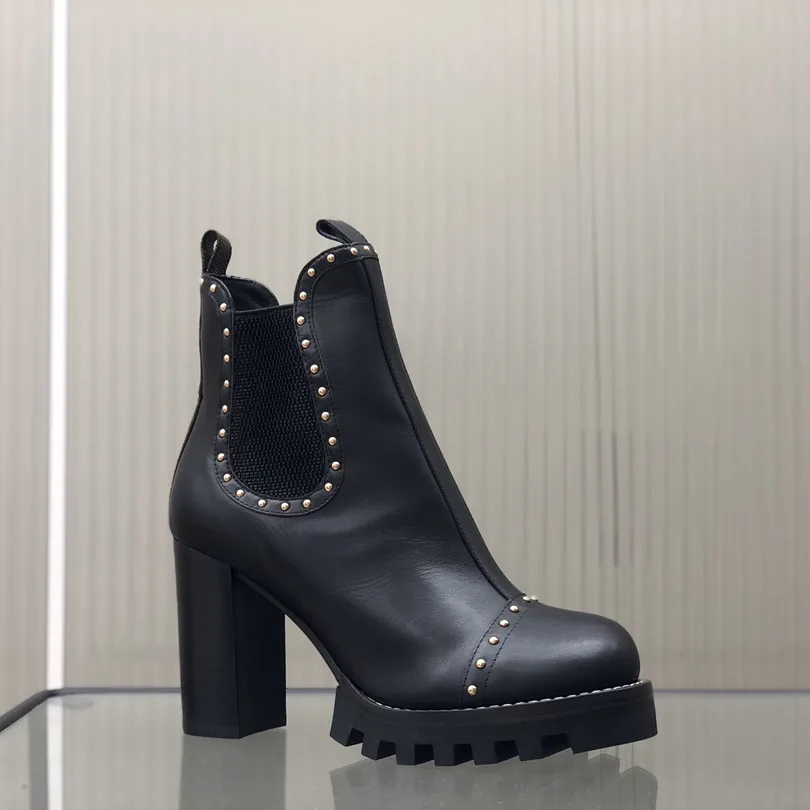 

Женские ботинки на платформе и очень высоком каблуке, из натуральной кожи