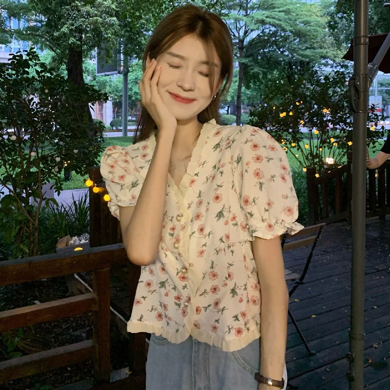 Женская рубашка с V-образным вырезом коротким рукавом и цветочным принтом