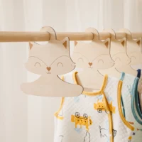 Деревянная вешалка для одежды в скандинавском стиле, креативная детская вешалка для штанов, Маленькая детская вешалка для магазина одежды