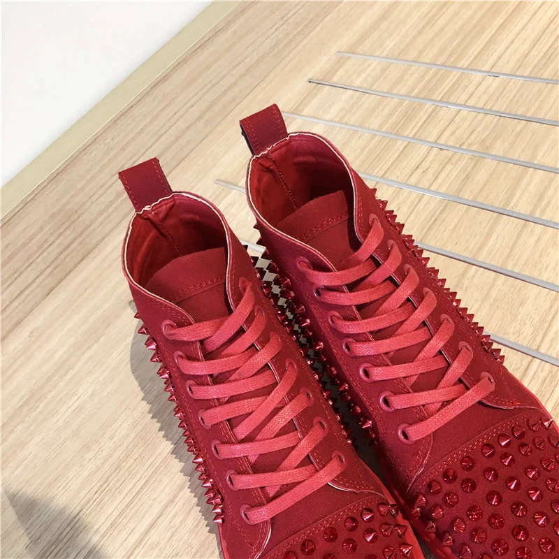 Женские высокие кроссовки с блестками и заклепками со шнуровкой высоким верхом