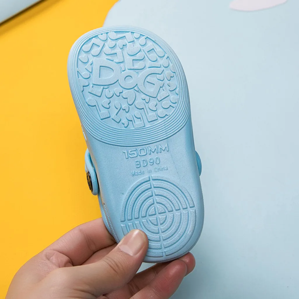 Летние детские спортивные шлепанцы с героями мультфильмов для маленьких