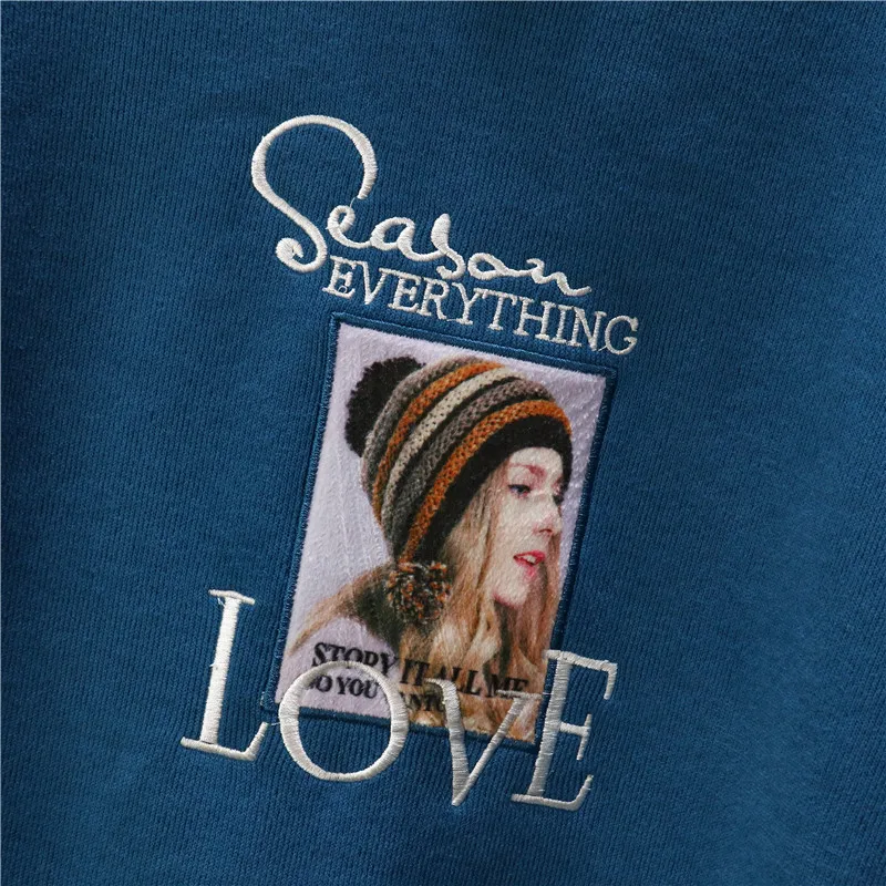 

Hoodies & Sweatshirts