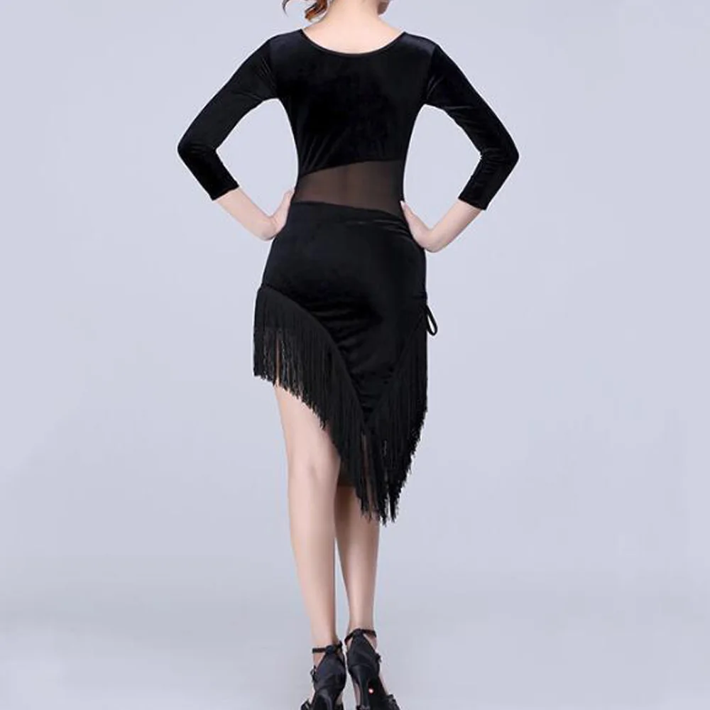 Черное женское платье с длинным рукавом облегающее асимметричное бахромой и