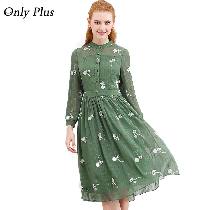 Женское шифоновое платье с цветочной вышивкой Only Plus зеленое ТРАПЕЦИЕВИДНОЕ
