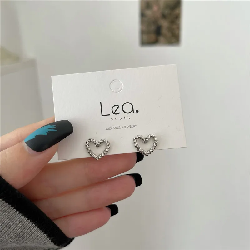 

Love Cute Metal Earrings Simple Hearts Luxury Girls Clip on Earrings