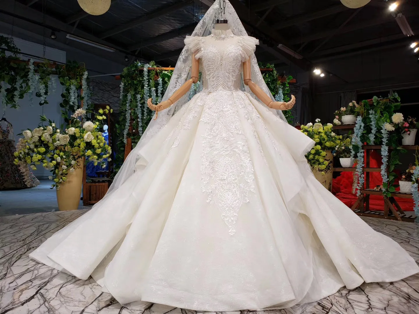 

Vintage Lace Ball Gown Wedding Dress Puffy Sleeve With Crystals High Neck Lace Appliques Wedding Gowns Illusion Back Bride Dress