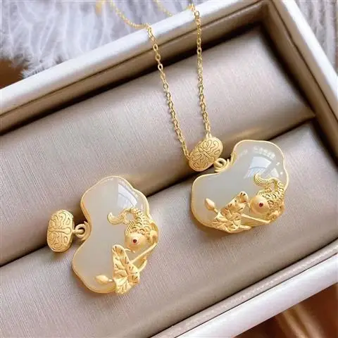 

Natural Hetian Jade Rich and Wealthy Safety Lock Pendant S925 Sterling Silver Gilding Craft Ancient Inlaid Pendant Necklace
