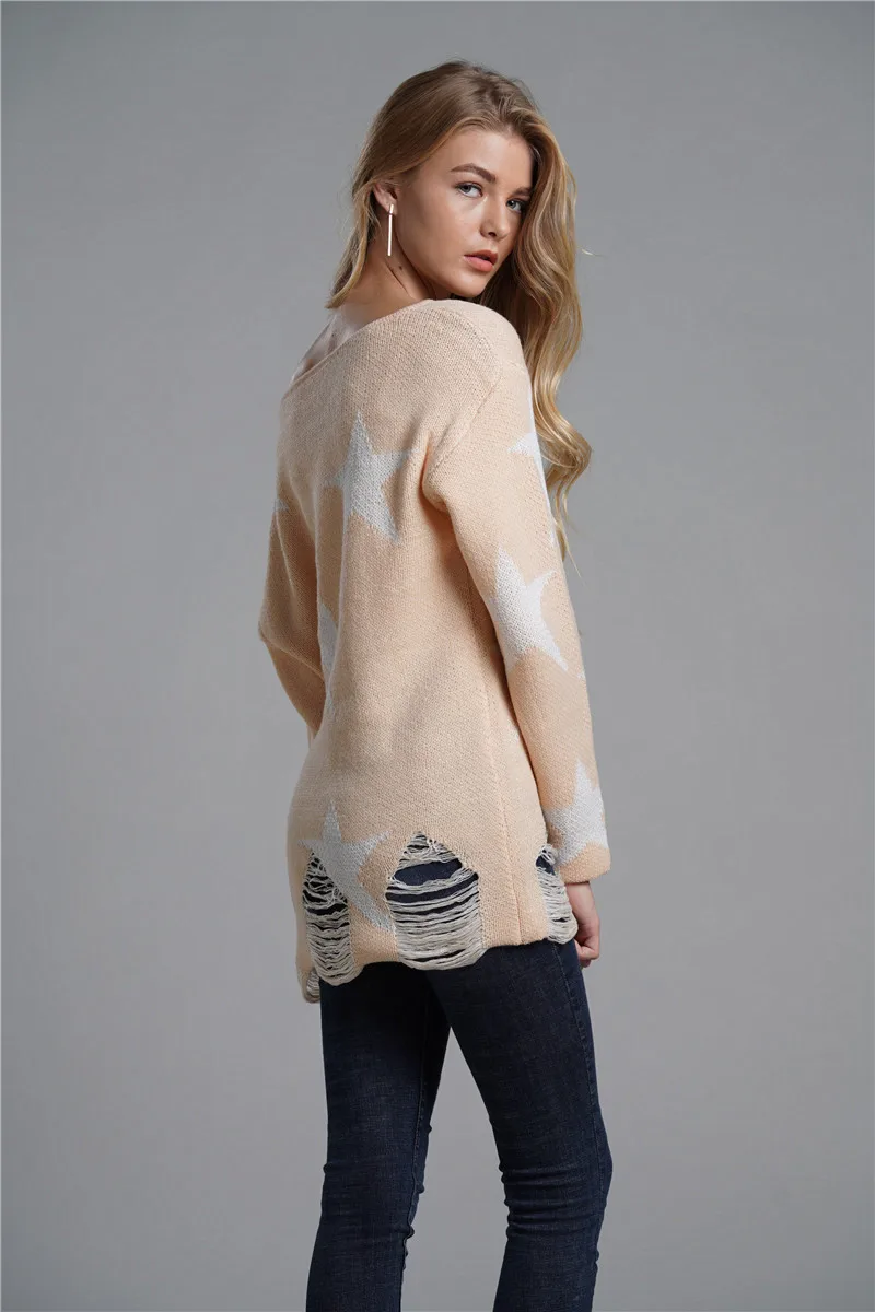 Трикотажный пуловер с открытым плечом свободный длинными рукавами со звездами