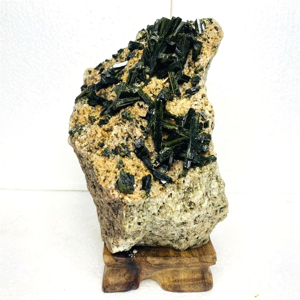 

1633g Yellow-green Tourmaline Crystal Cluster Fine Mineral Mark Museum Collection and Home Decoration Crystal and Stone Healing